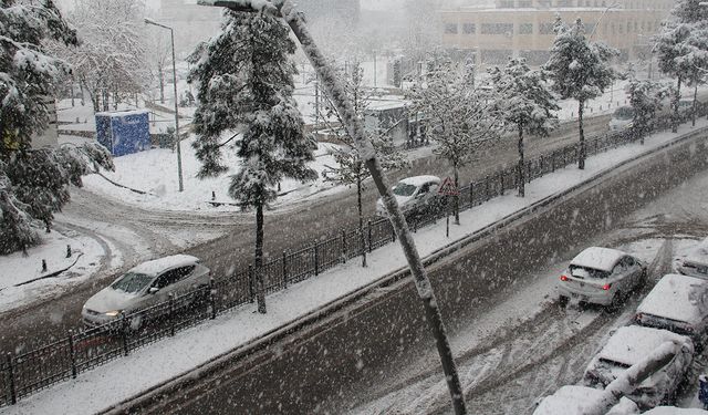Batman Valiliğinden kar lastiği ve trafik uyarısı