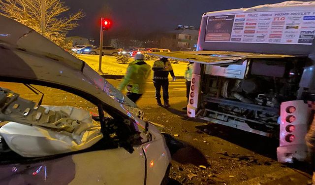 Kaygan Yolda Kaza: 1 Kişi Yaralandı