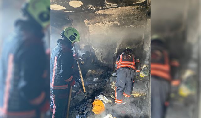 Çıkan yangında ev küle döndü