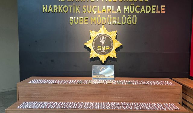 Şanlıurfa'da 2 Bin 240 Sentetik Ecza Hap Ele Geçirildi