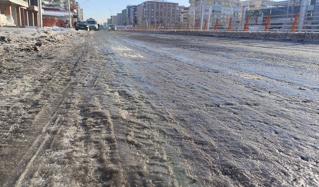Diyarbakır’da Yollar Buz Pistine Döndü, Semt Pazarları Kurulamadı