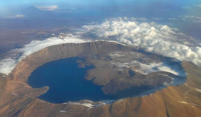Dünyanın İkinci Büyük Krateri Nemrut, Havadan Görüntülendi