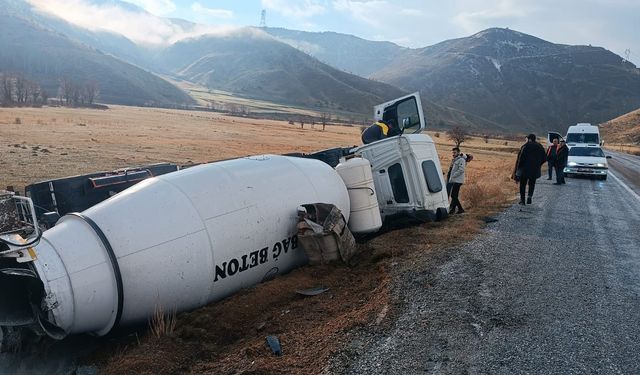 Bitlis'te kontrolden çıkan beton mikseri şarampole yuvarlandı: 1 yaralı