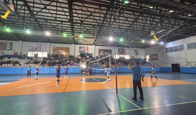 Bitlis’te Okul Sporları Voleybol İl Şampiyonası Başladı