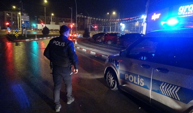 Silahla Yaraladığı Şahsı Aracına Aldıktan Sonra Yol Kenarına Atıp Kaçtı