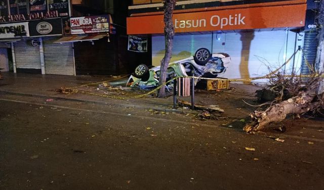 Diyarbakır'da kontrolden çıkan otomobil takla attı: 1 ölü, 1 yaralı