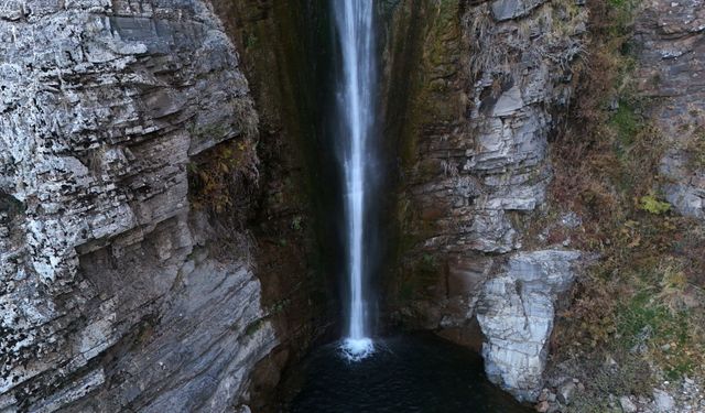 Mutki’nin saklı cenneti: Gümüşkanat Şelalesi mest ediyor