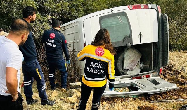 Tarım işçilerini taşıyan minibüs şarampole uçtu: 1 ölü, 3 ağır yaralı