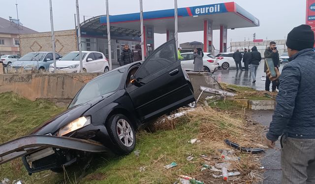 Muş-Bitlis kara yolunda kaza: 3 yaralı