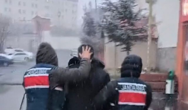 Hakkari’de 2 Firari Hükümlü Jandarma Tarafından Yakalandı