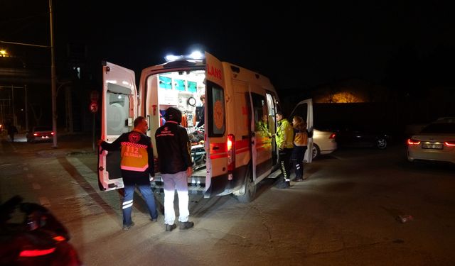 Otomobil ile Motosiklet Çarpıştı: Motokurye Kazada Yaralandı