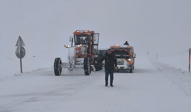Muş-Kulp Yolunda Kar ve Tipi Alarmı: Tır ve Çekicilere Geçit Yok