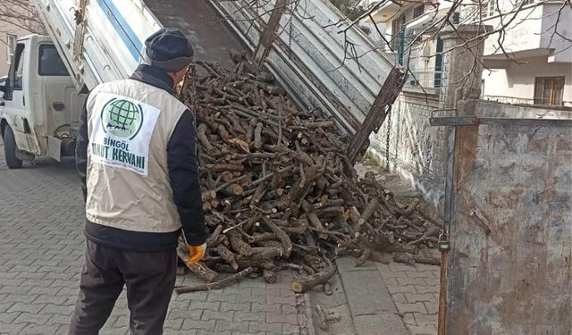 Bingöl Umut Kervanı’ndan İhtiyaç Sahiplerine Yakacak Desteği