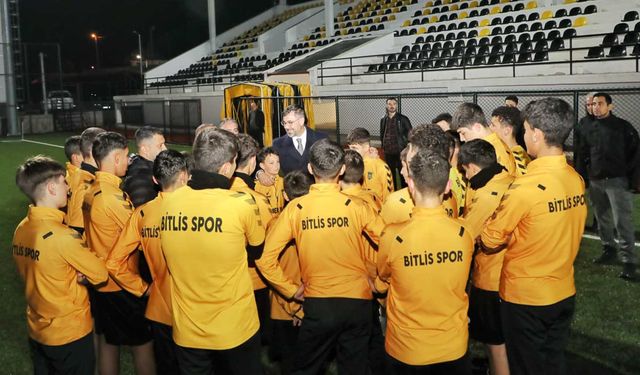 Başkan Tanğlay, Bitlis Spor altyapısında yetişen gençleri ziyaret etti