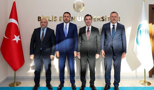 Bitlis protokolünden Bitlis Eren Üniversitesi Rektörü Elmastaş’a ziyaret