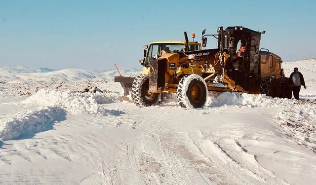 Siirt’te yoğun kar ulaşımı aksattı: 45 köy yolu kapandı