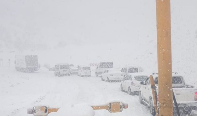 Siirt’te Yoğun Kar Yağışı: 251 Köy Yolu Ulaşıma Kapandı