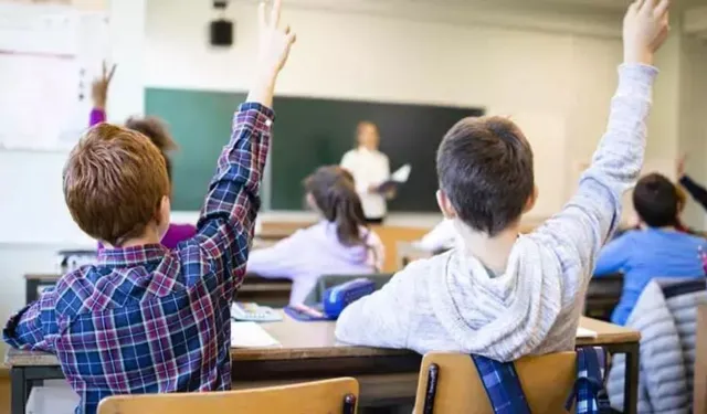 Öğretmenlik kariyer basamakları kılavuzu yayımlandı