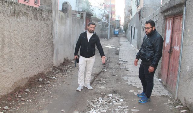 Batman'da mahalle sakinlerinden yol tepkisi: Altyapı sonrası yollarımız unutuldu