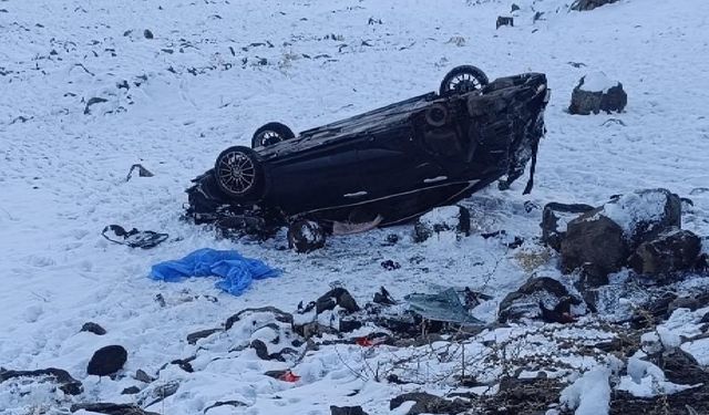 Bingöl'de Otomobil Şarampole Yuvarlandı: 4 Yaralı