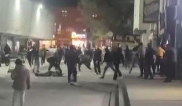 Husumetli iki grup birbirine girdi: Tabureler havada uçuştu