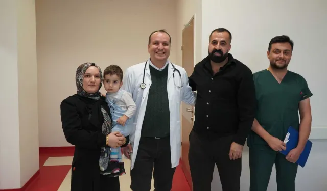 3 mıknatıs yutan 1,5 yaşındaki çocuk, ameliyatla sağlığına kavuştu