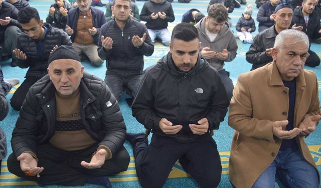 Regaib Kandili’nde Filistin ve mazlum coğrafyalar için dualar yükseldi