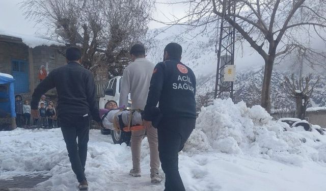 Siirt'te Karla Mücadele Ekipleri Acil Vakalar İçin Zamanla Yarıştı