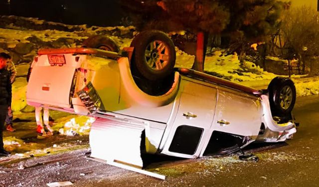 Buzlanan Yolda Pikap Takla Attı: 1 Yaralı