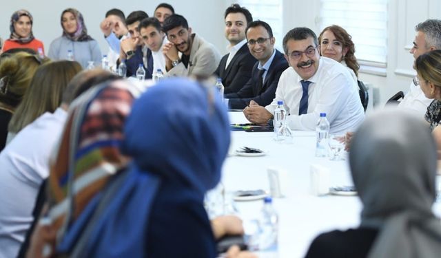 Yarıyıl Tatili Öğretmenlerin Mazerete Bağlı Yer Değiştirme Duyuruları Yayımlandı