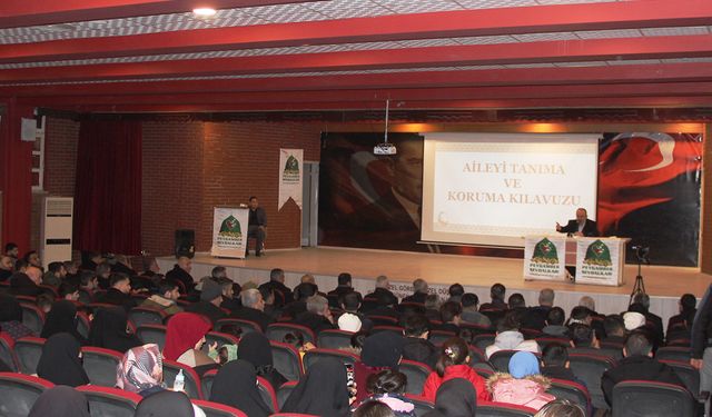 Yazar Yaman: "Kadınla ilgili tek temiz düşünce var; İslam’dır"