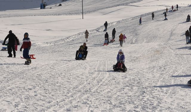 Bitlis’te yağış sonrası kayak tesislerinde yoğunluk