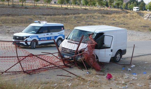 Kazada kafasına demir korkuluk saplanan sürücü öldü