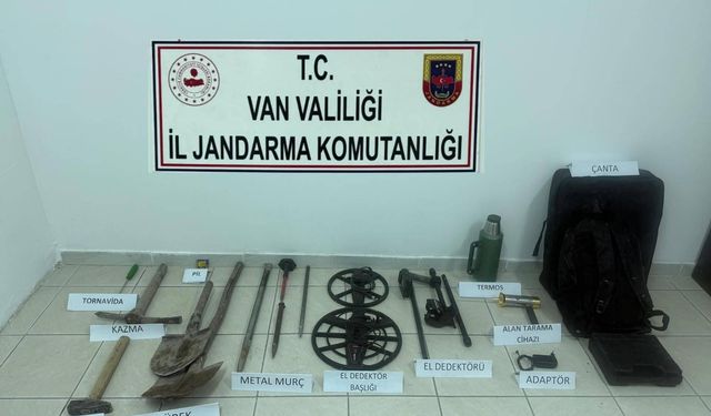 Van’da tarihi kale yakınında kaçak kazı: 2 kişi yakalandı