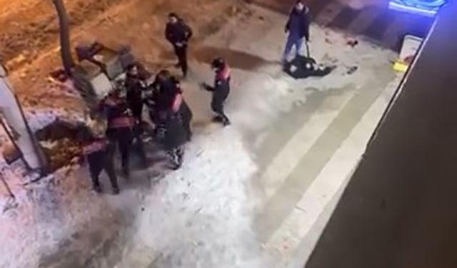 İki Grup Arasında Silahlı Kavga: 2 Kişi Yaralandı