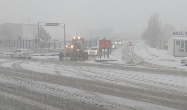 Van’da Yağışlardan Dolayı Maddi Hasarlı Kazalar Meydana Geldi