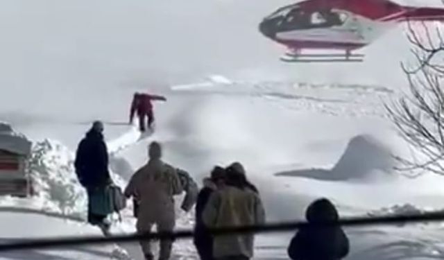 Yolu Kapalı Mahallede Hastalanan Bebek Helikopterle Hastaneye Sevk Edildi