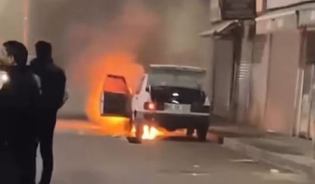 Van’da Park Halindeki Otomobil Alevlere Teslim Oldu