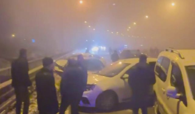 Buzlanma kazaya neden oldu: 7 araç çarpıştı, 4 yaralı