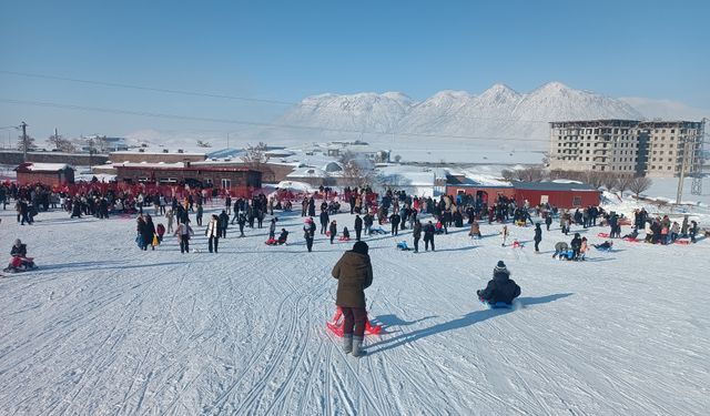 Bitlis’te Kar Durdu, Kayak Merkezlerine Yoğun İlgi