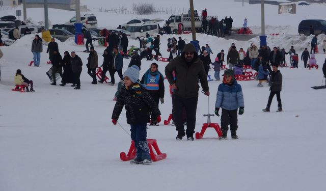 Vanlı Çocuklar Sömestrin Son Günlerini Kayak Keyfiyle Değerlendirdi