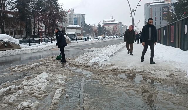 Muş'ta polisten örnek davranış