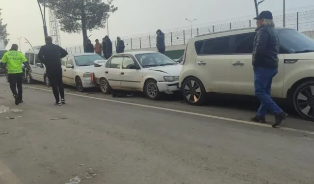 5 Aracın Karıştığı Zincirleme Kazada Maddi Hasar Oluştu