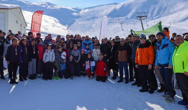 Bitlis’te Alp Disiplini, Snowboard ve Kayaklı Koşu İl Birinciliği Müsabakaları Tamamlandı