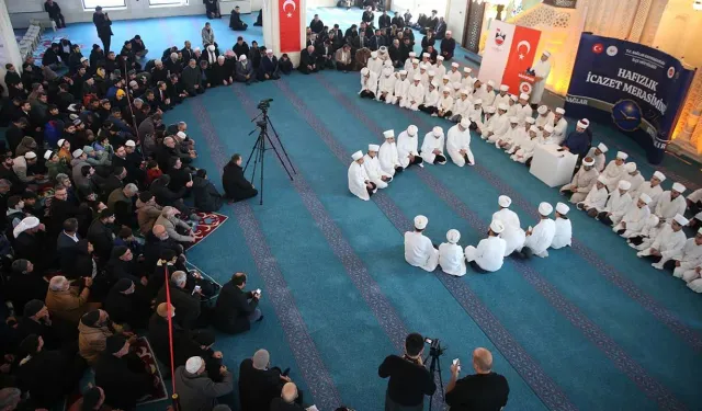 Diyarbakır’da 74 Hafız İçin İcazet Merasimi Düzenlendi