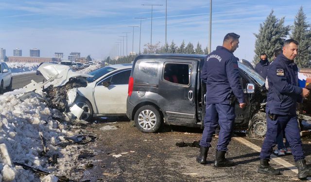 Gizli Buzlanma Kazaya Neden Oldu: 12 Kişi Yaralandı