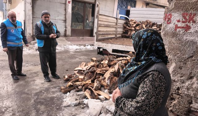 Yetimler Vakfı soğuk kış gününde yetimlerini unutmadı