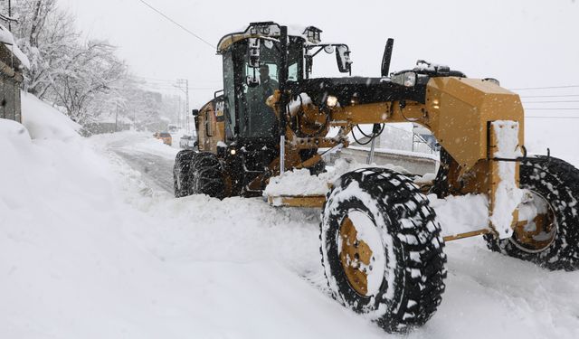 Bitlis’te kırsal kesimlerde 104 köy yolu ulaşıma kapandı