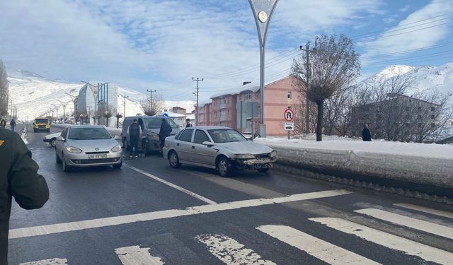Bitlis’te maddi hasarlı trafik kazası