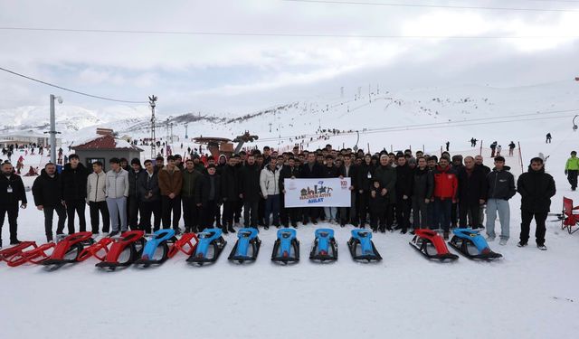 Vali Karakaya’dan El Aman Kayak Merkezi’ne Ziyaret
